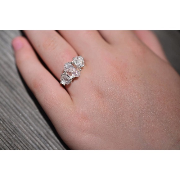 Unique Engagement Ring, alternative Diamond Ring raw stone ring Annivers… - Picture 2 of 3